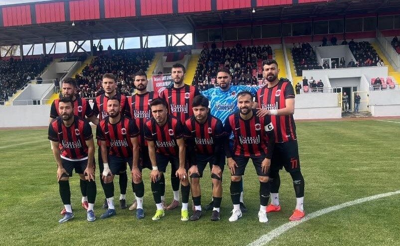 Kütahya’nın Tavşanlı ilçesi Ada Stadı, bugün futbolseverlere unutulmaz anlar yaşatan,