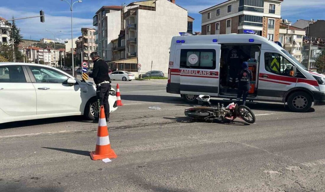 Kütahya’nın Tavşanlı ilçesinde otomobil ile motosikletin çarpışması sonucu meydana gelen