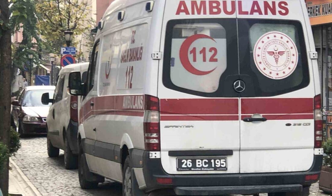 Eskişehir’de bir sokağa ters yönden giren ve plakası bulunmayan otomobil