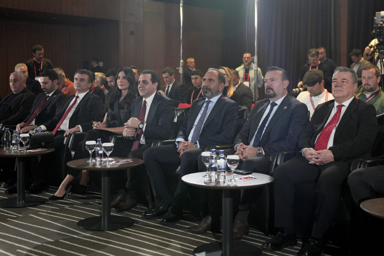 - Galatasaray-Trabzonspor mücadelesi 5 Ocak 2026'da Gaziantep'te, Fenerbahçe-Samsunspor karşılaşması 6