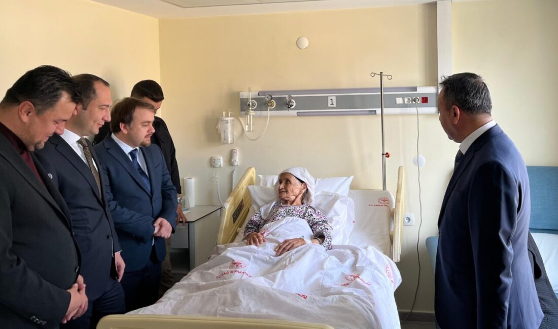 UŞAK (AA) – Ulubey İlçe Devlet Hastanesinde yaşlıların bakımı ve