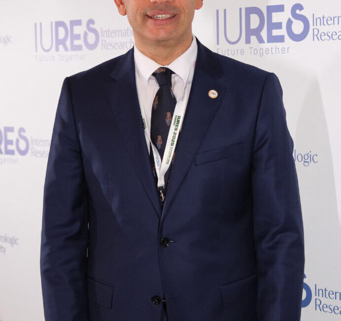 - Uluslararası Üroloji Araştırmaları Derneğinin "IURES 2025 Kongresi"nde, deneyimli cerrahların