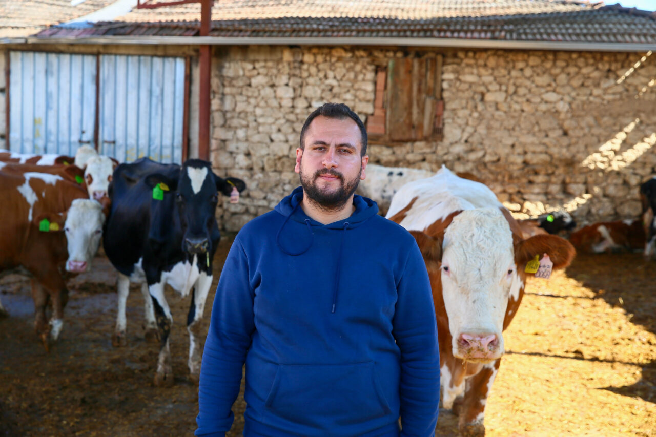 - Üniversiteyi bitirdikten sonra aile mesleği hayvancılığı sürdürmek için köyüne