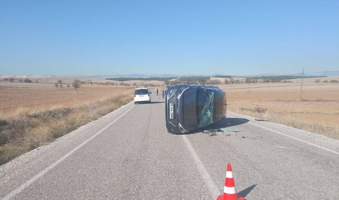 UŞAK (AA) – Uşak'ta otomobilin devrilmesi sonucu yaralanan 2 kişi