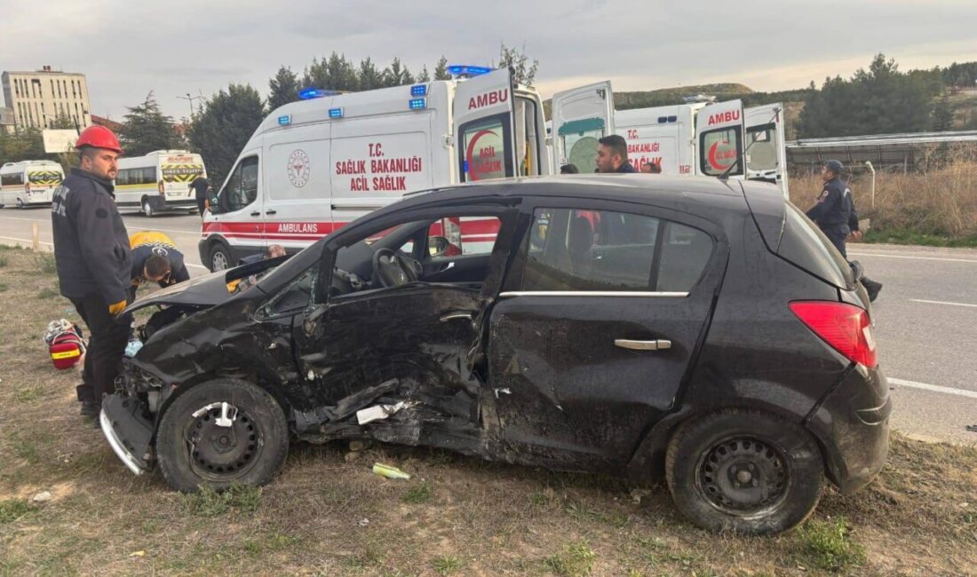 UŞAK (AA) – Uşak'ta iki otomobilin çarpıştığı kazada 1 kişi