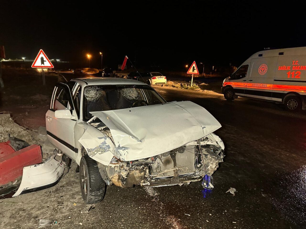 UŞAK (AA) – Uşak'ta iki otomobilin çarpışması sonucu 1'i bebek