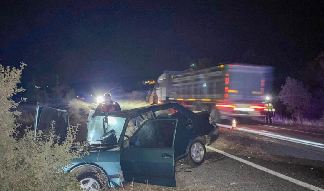 UŞAK (AA) – Uşak'ın Eşme ilçesinde kepçeyle çarpışan otomobildeki baba