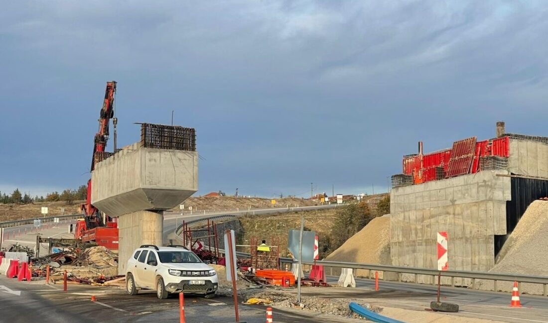 UŞAK (AA) – Uşak'ın Eşme ilçesinde üst geçin inşaatından düşen