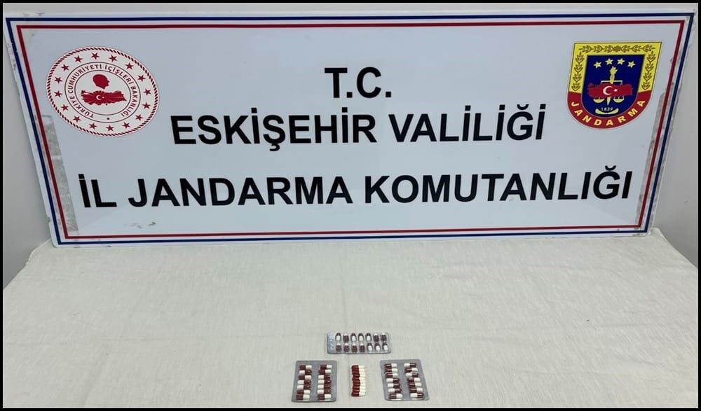 Eskişehir’de jandarma ekiplerince kontrol edilen bir motosiklette bulunan 2 şahsın