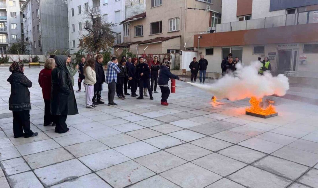 Eskişehir Mükrime Hatun Yurdu’nda görev yapan personele yangın eğitimi verildi.