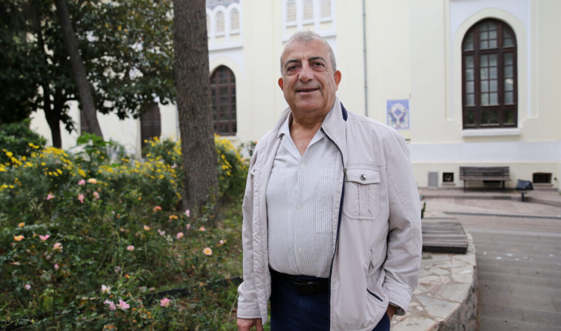 - Tan Sağtürk'e Dokuz Eylül Üniversitesi İzmir Devlet Konservatuvarındaki lise