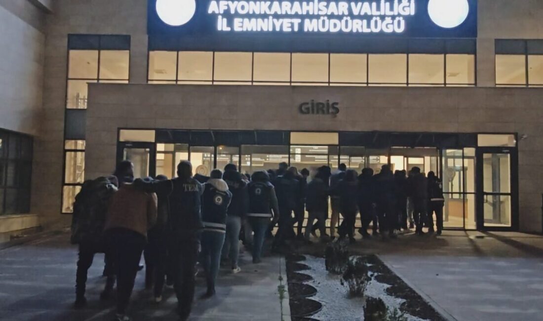 AFYONKARAHİSAR (AA) – Afyonkarahisar'da yurda yasa dışı yollarla giren 9'u