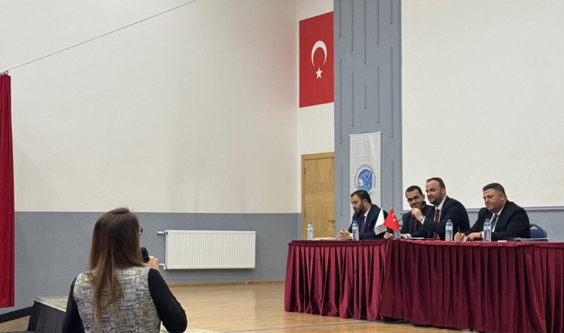 AFYONKARAHİSAR (AA) – Afyonkarahisar'da "Akran Zorbalığı ve Suça Sürüklenme Riski