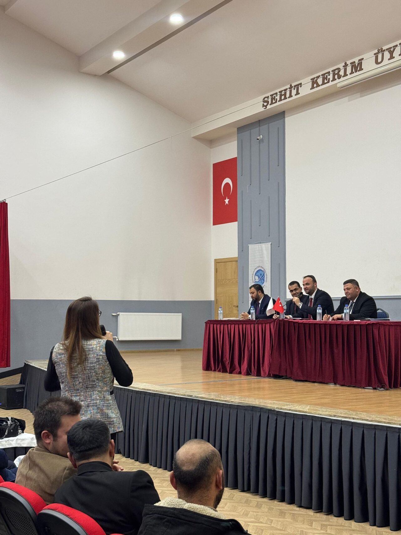 AFYONKARAHİSAR (AA) – Afyonkarahisar'da "Akran Zorbalığı ve Suça Sürüklenme Riski