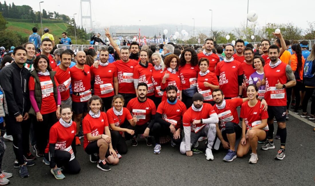 - Akbank Marka ve İletişim Başkanı Beril Alakoç:
- "Her bir