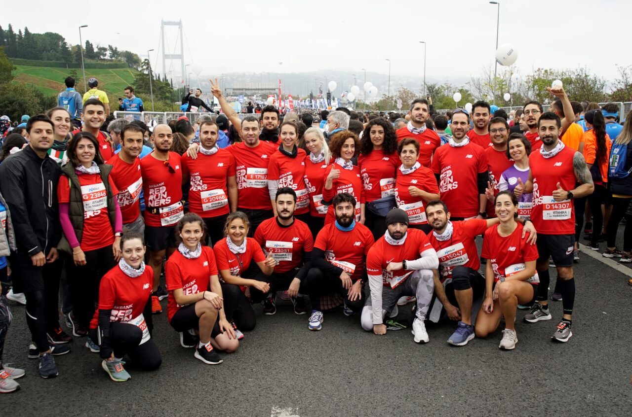 - Akbank Marka ve İletişim Başkanı Beril Alakoç:
- "Her bir