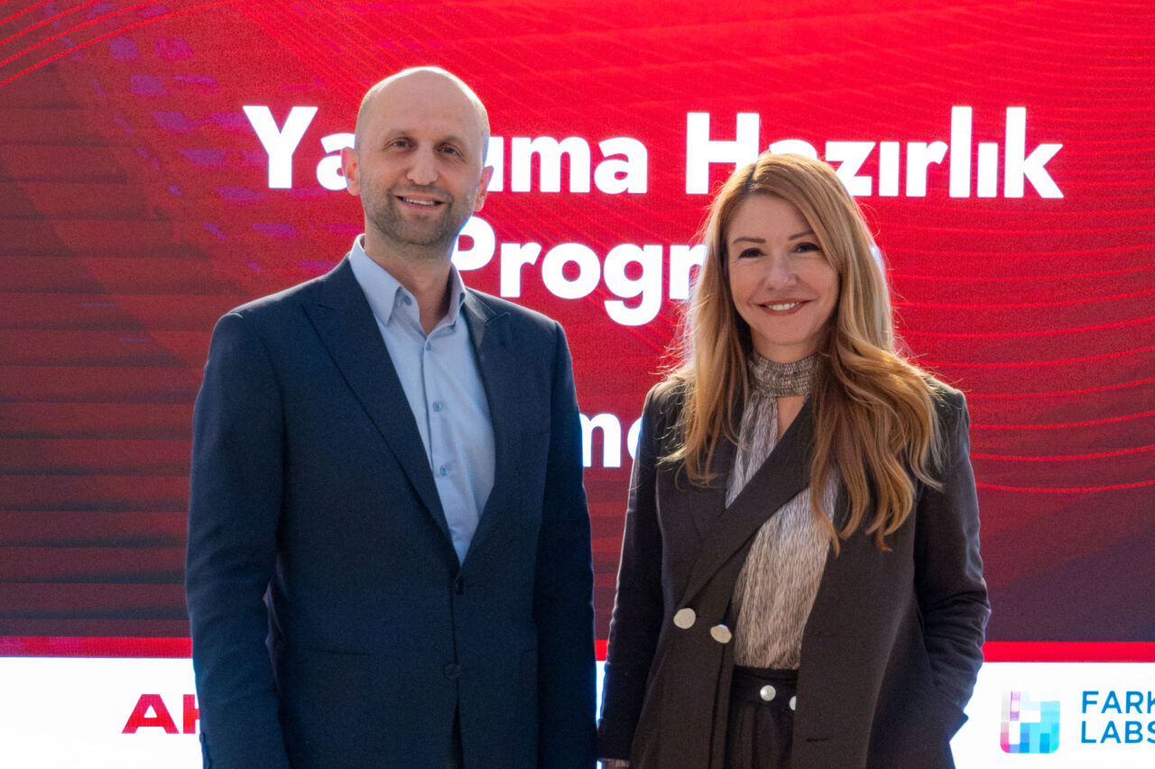 - Akbank KOBİ Bankacılığı Genel Müdür Yardımcısı Alper Bektaş:
- "Akbank