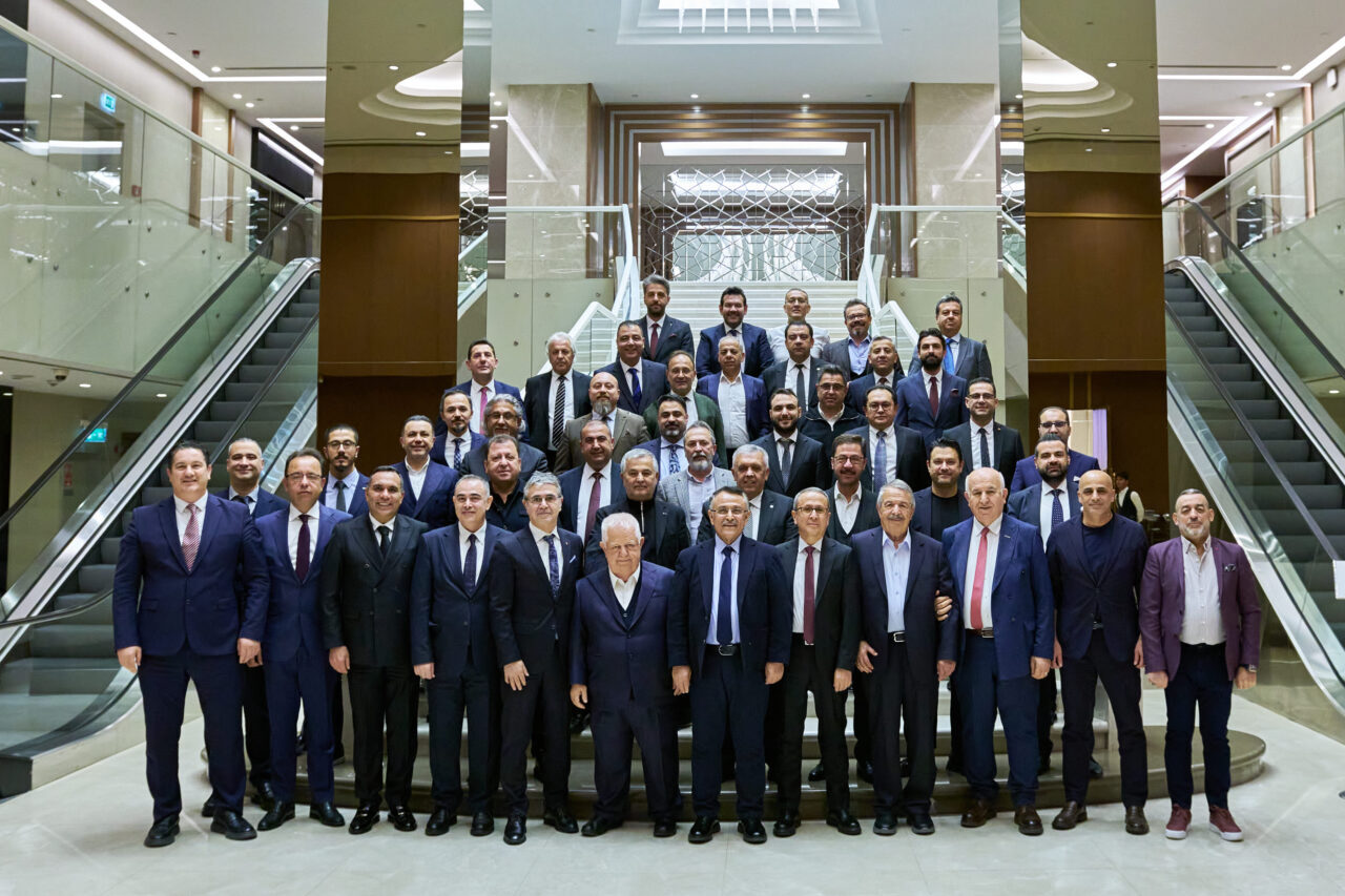 - Anadolu Güçbirliği Holding Yönetim Kurulu Üyesi ve CEO'su Serdar