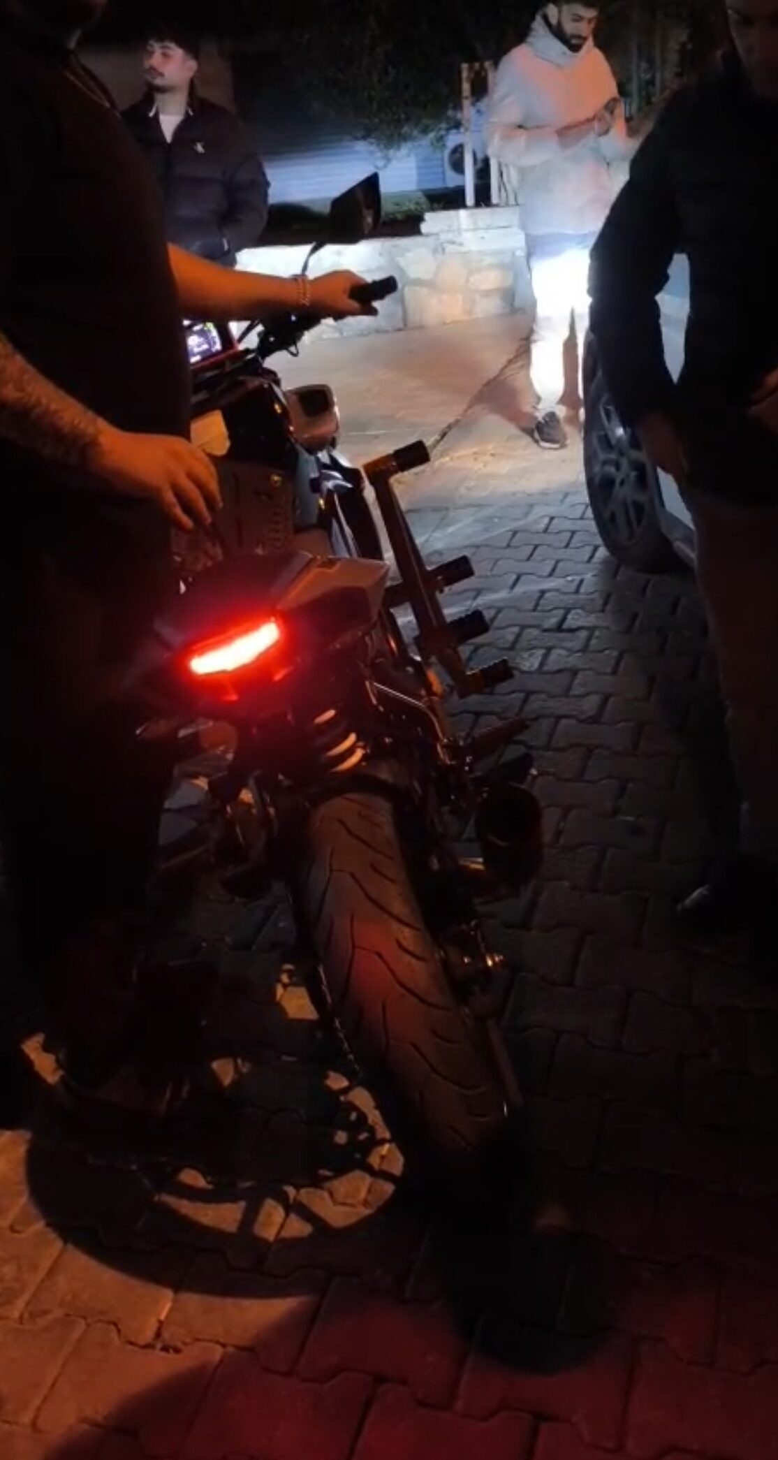 MUĞLA (AA) – Muğla'nın Bodrum ilçesinde kurallara uymayan 5 motosiklet