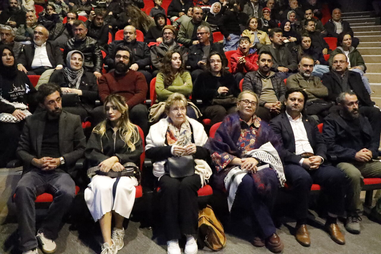 - Türk aktivist, Anadolu'dan Gazze'ye Platformu Başkan Yardımcısı Ayçin Kantoğlu:
-