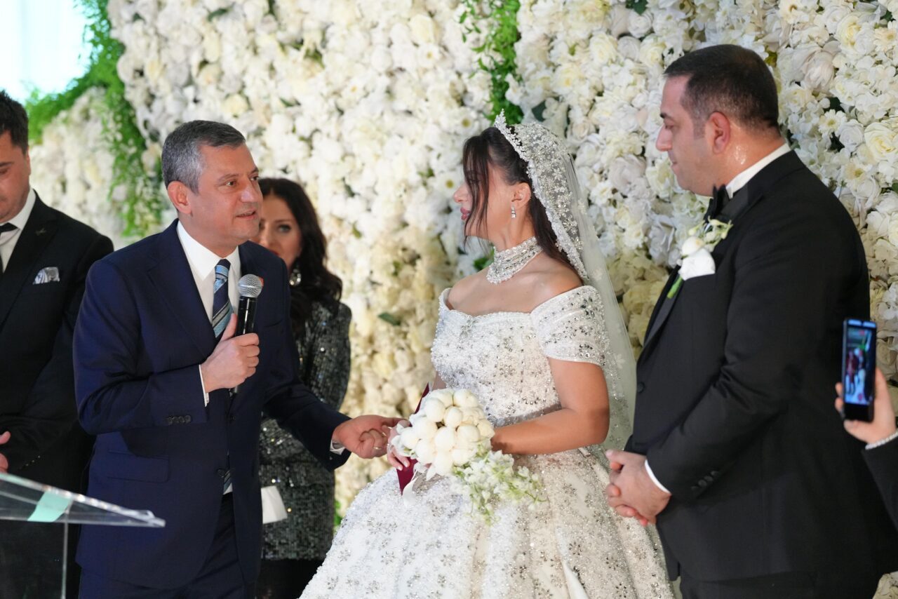 İZMİR (AA) – Cumhuriyet Halk Partisi (CHP) Genel Başkanı Özgür