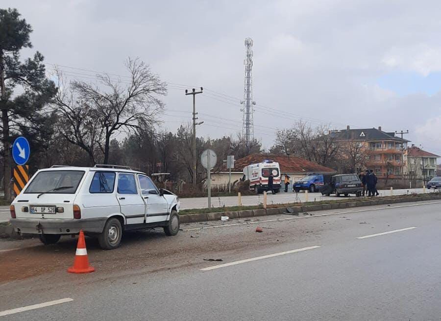 DENİZLİ (AA)- Denizli'nin Çivril ilçesinde iki otomobilin çarpışması sonucu bir
