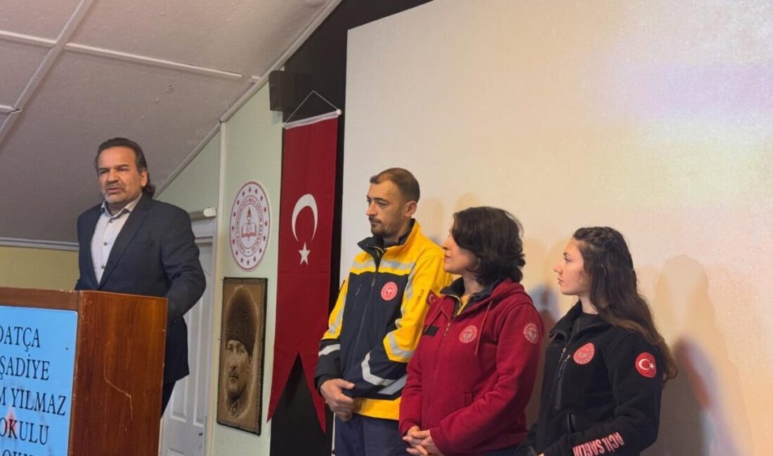 MUĞLA (AA) – Muğla'nın Datça ilçesinde öğrenciler, acil sağlık hizmetlerinin