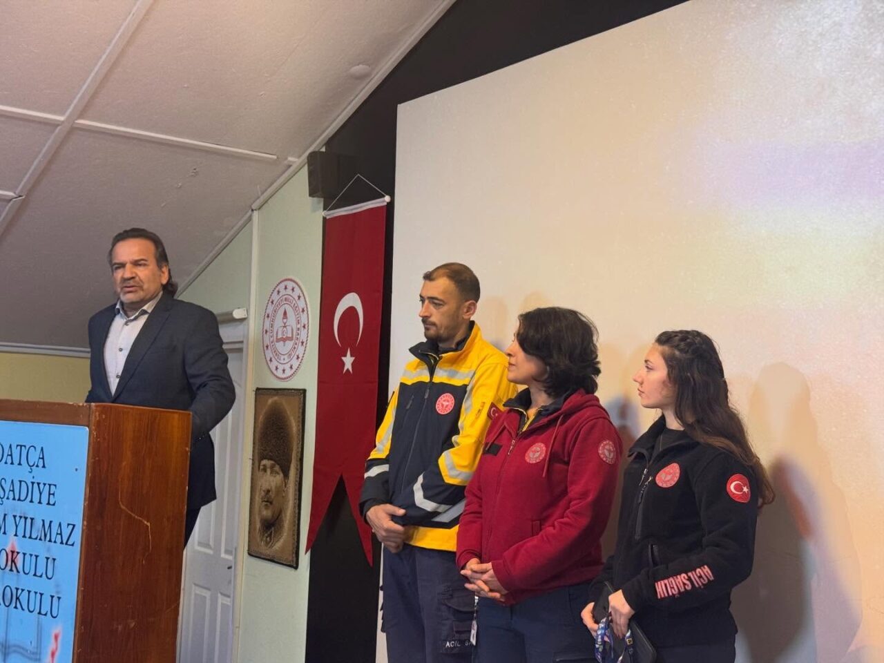 MUĞLA (AA) – Muğla'nın Datça ilçesinde öğrenciler, acil sağlık hizmetlerinin