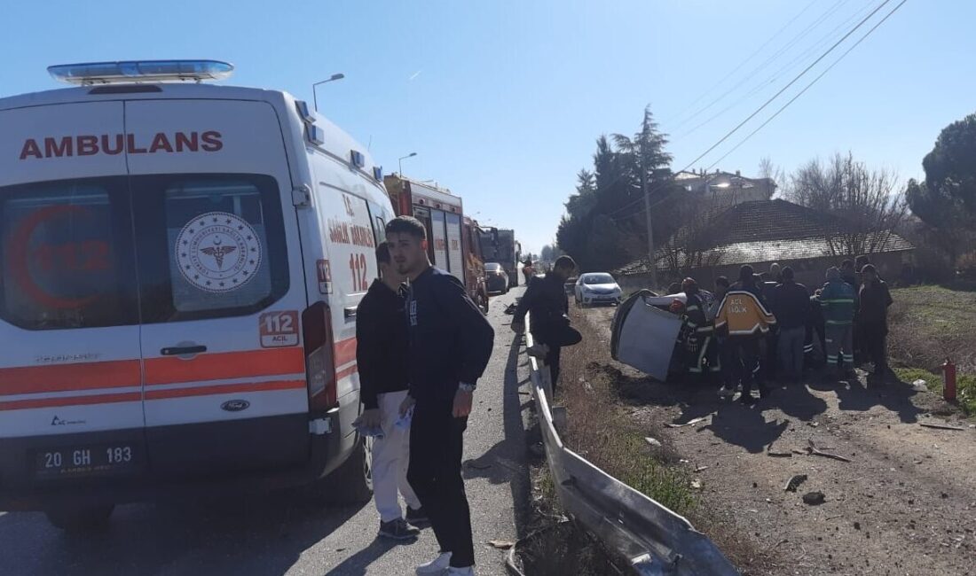 ​​​​​​​DENİZLİ (AA) – Denizli'nin Acıpayam ilçesinde iki otomobilin çarpışması sonucu