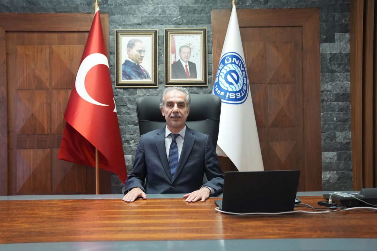 İZMİR (AA) – Ege Üniversitesi (EÜ) Rektörlüğüne atanan Prof. Dr.