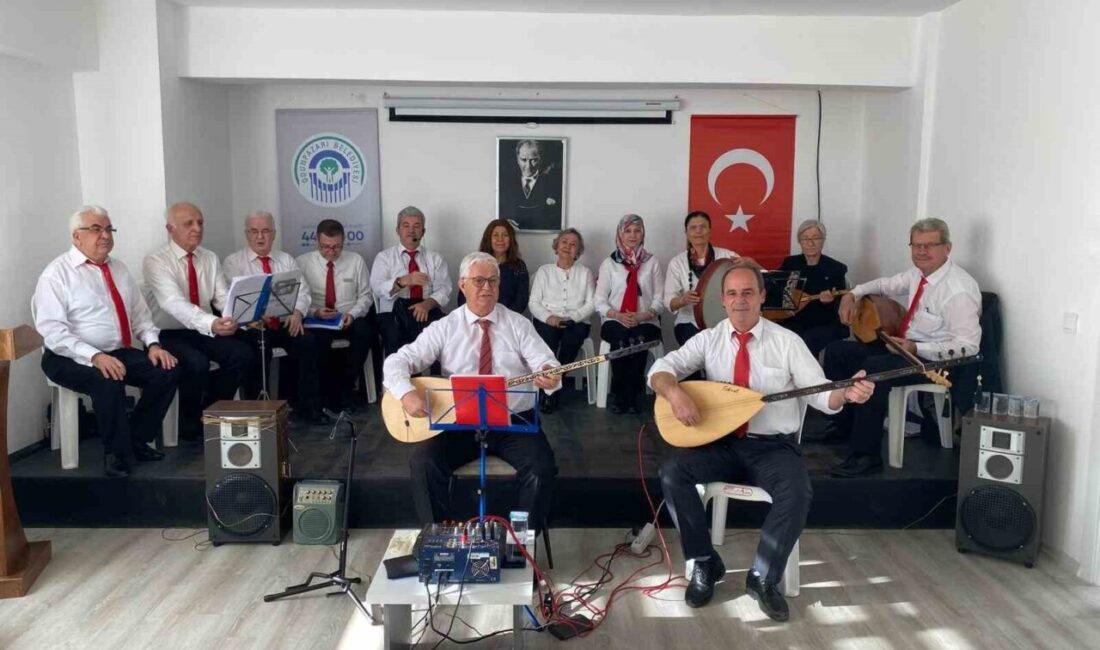 Odunpazarı Belediyesi Lütfü Yüksel Yaşlı Bakım Merkezi’nde verilen konserde yaşlılar
