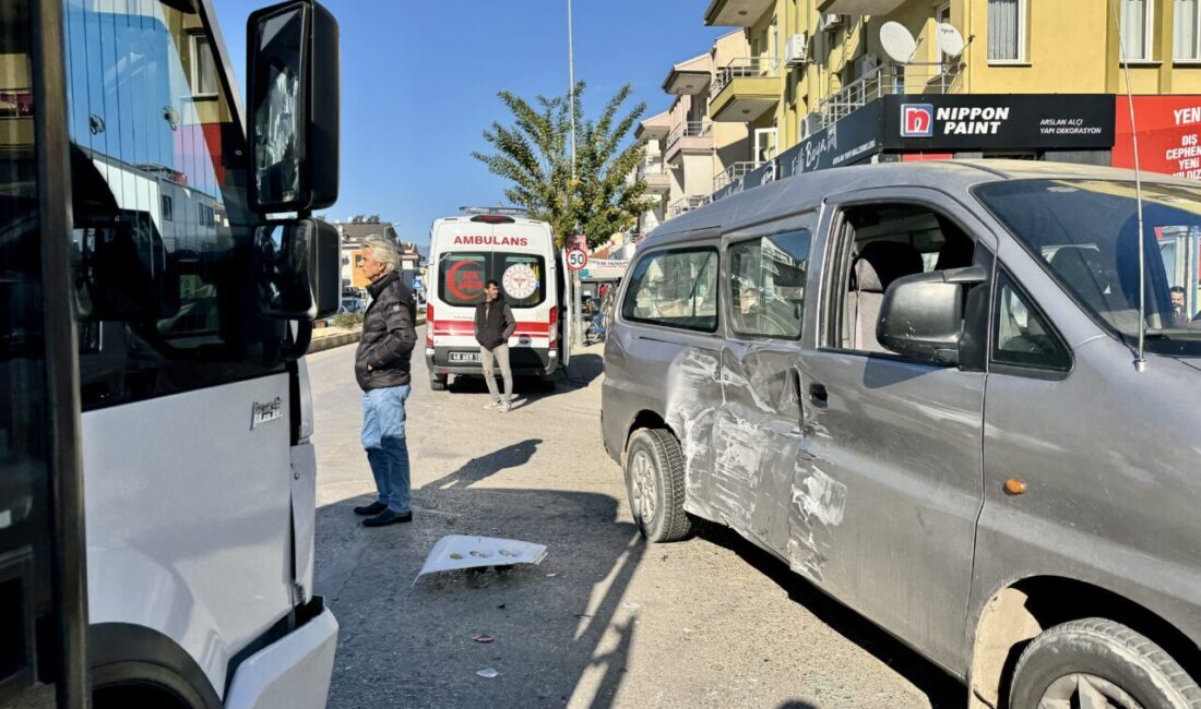 MUĞLA (AA) – Muğla'nın Fethiye ilçesinde minibüs ile kamyonetin çarpışması