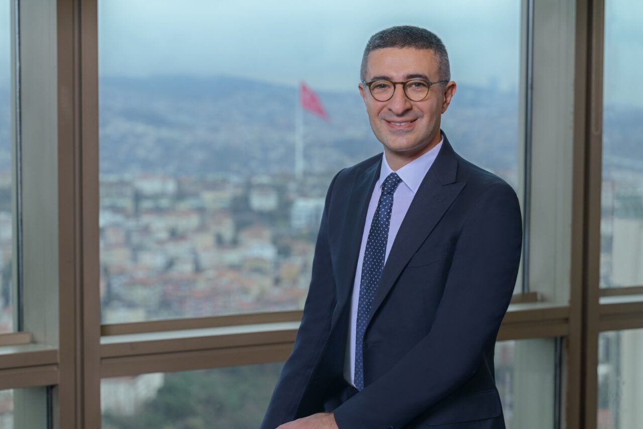 - Garanti BBVA Genel Müdürü Mahmut Akten:
- "Müşterilerimize farklı yatırım