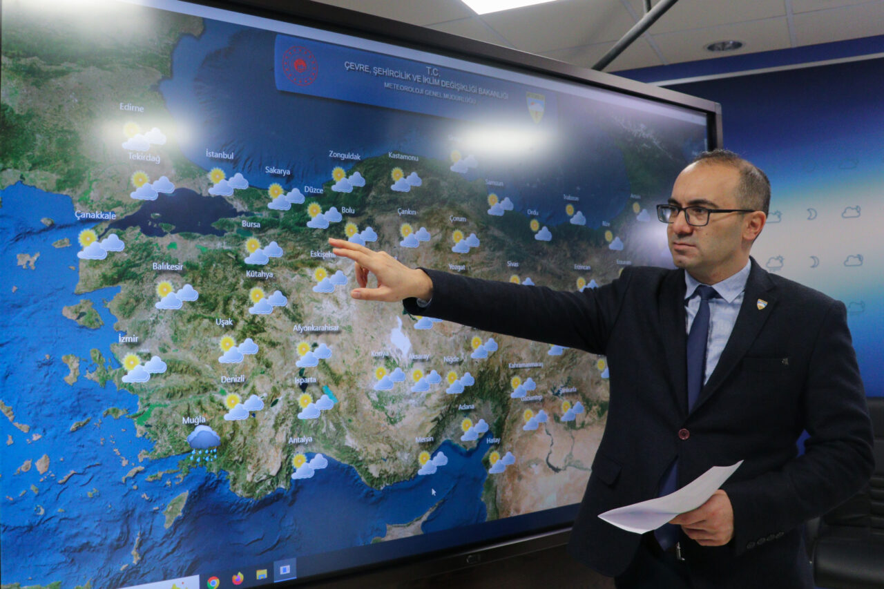 - Sıcaklıklar, Ankara'da 8 ila 10 derece, İstanbul'da 13 ila