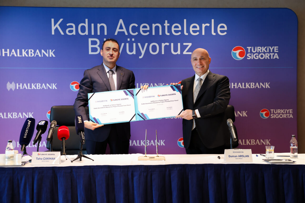 - Halkbank Genel Müdürü Osman Arslan:
- "Bankamız, kadın acentelerin ihtiyaç