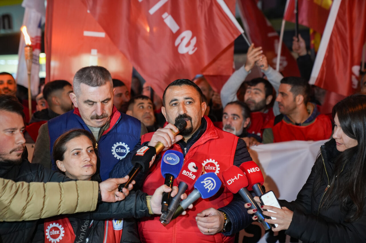 İZMİR (AA) – İzmir'de, maaş ve sosyal haklarında eksiklik olduğunu