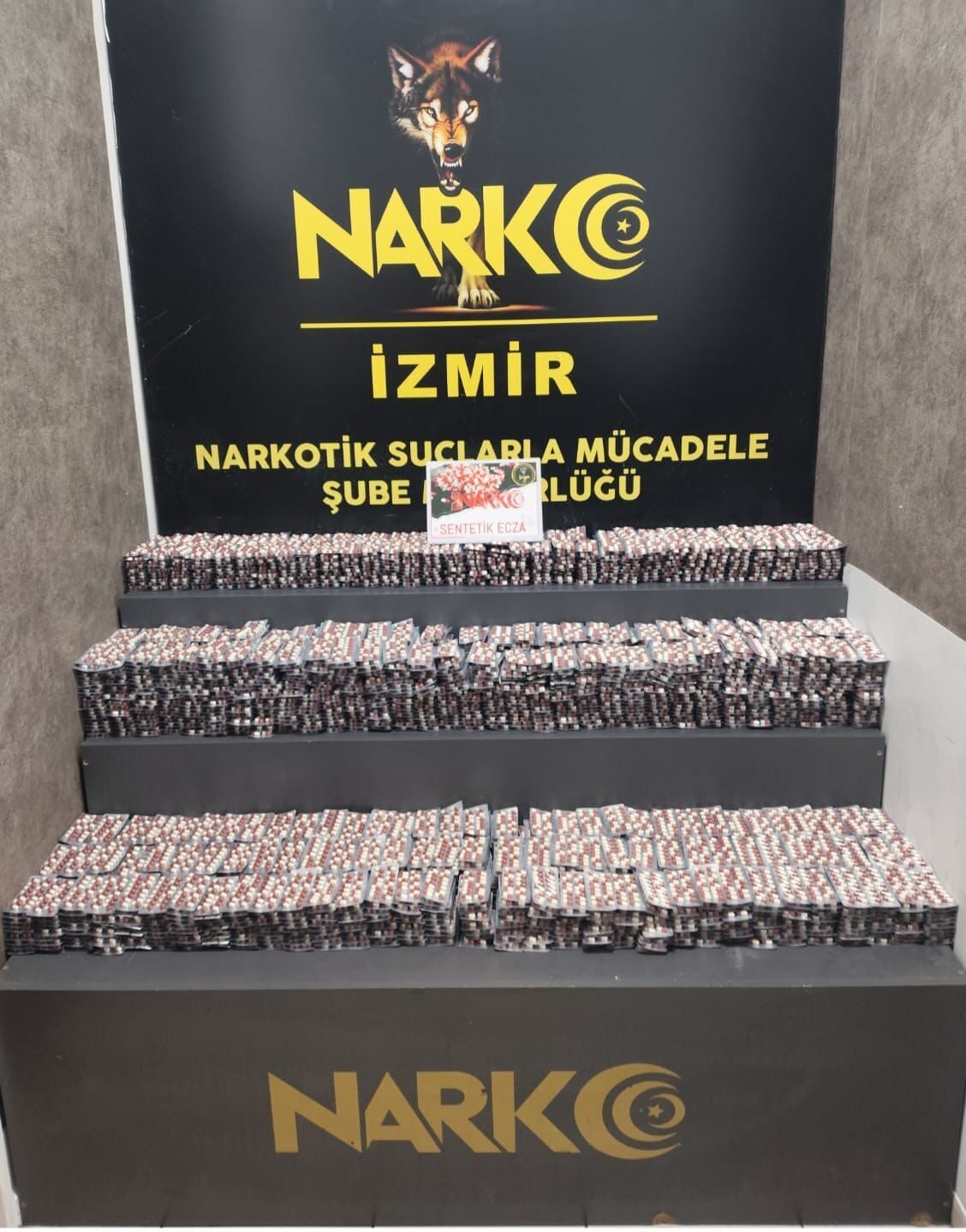 İZMİR (AA) – İzmir'in Bayraklı ilçesinde, bir eve düzenlenen operasyonda