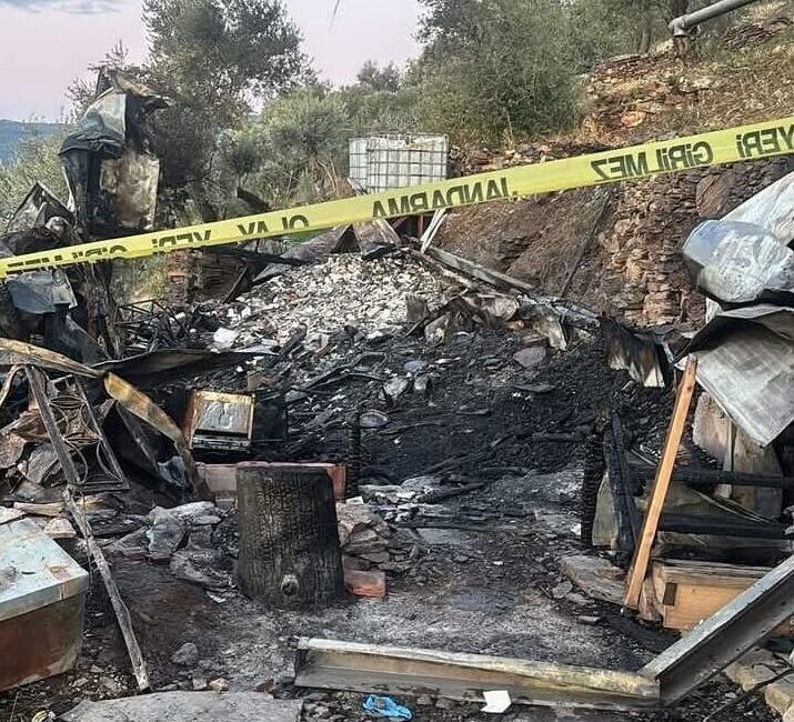 İZMİR (AA) – İzmir'in Bayındır ilçesinde evde çıkan yangında 1