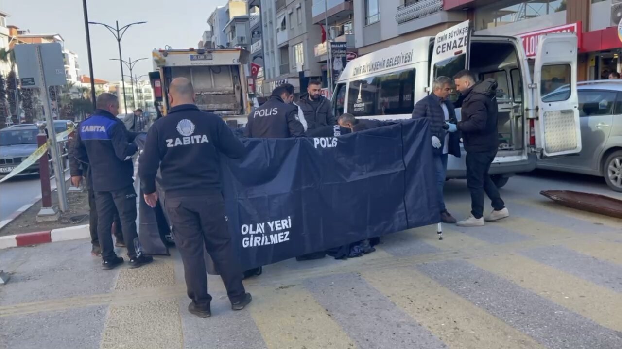 İZMİR (AA) – İzmir'in Kemalpaşa ilçesinde çöp kamyonunun çarptığı kadın