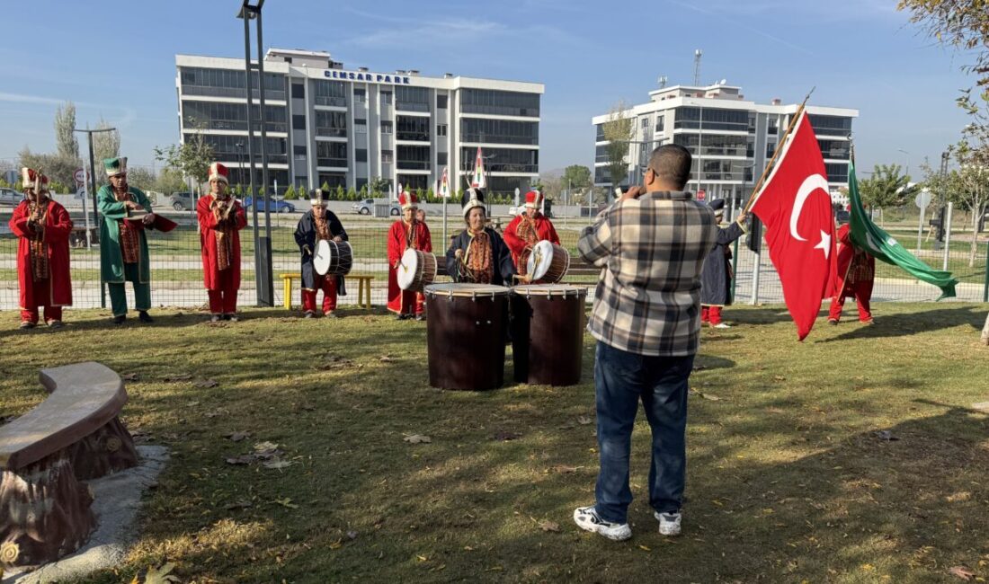 İZMİR (AA) – İzmir'in Tire ilçesinde, engellilerden oluşturulan mehter takımının,