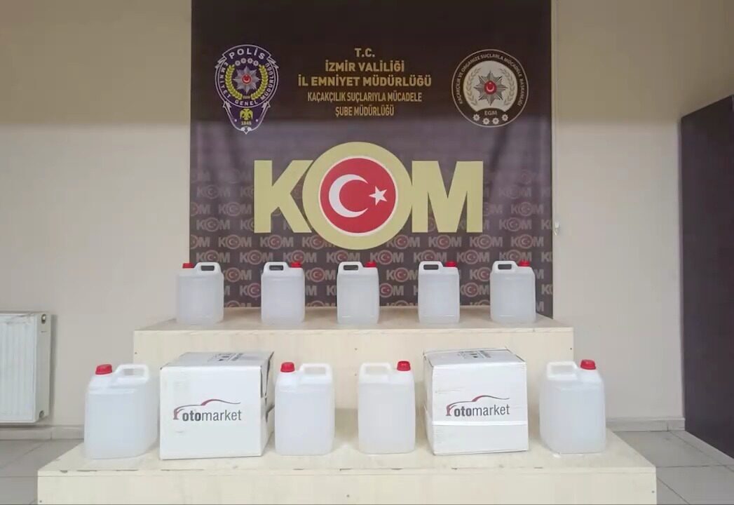 İZMİR (AA) – İzmir'de düzenlenen operasyonlarda 8 ton 300 litre
