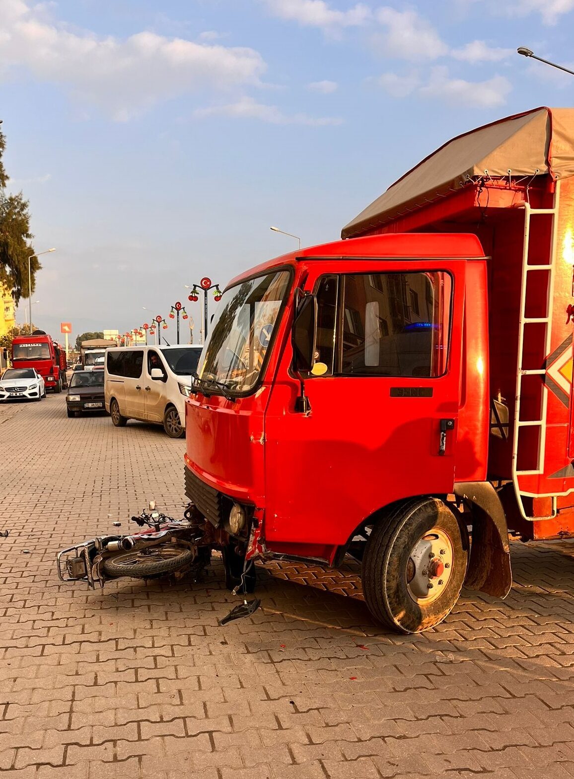 - Kazada lise öğrencisi motosiklet sürücüsü ağır yaralandı