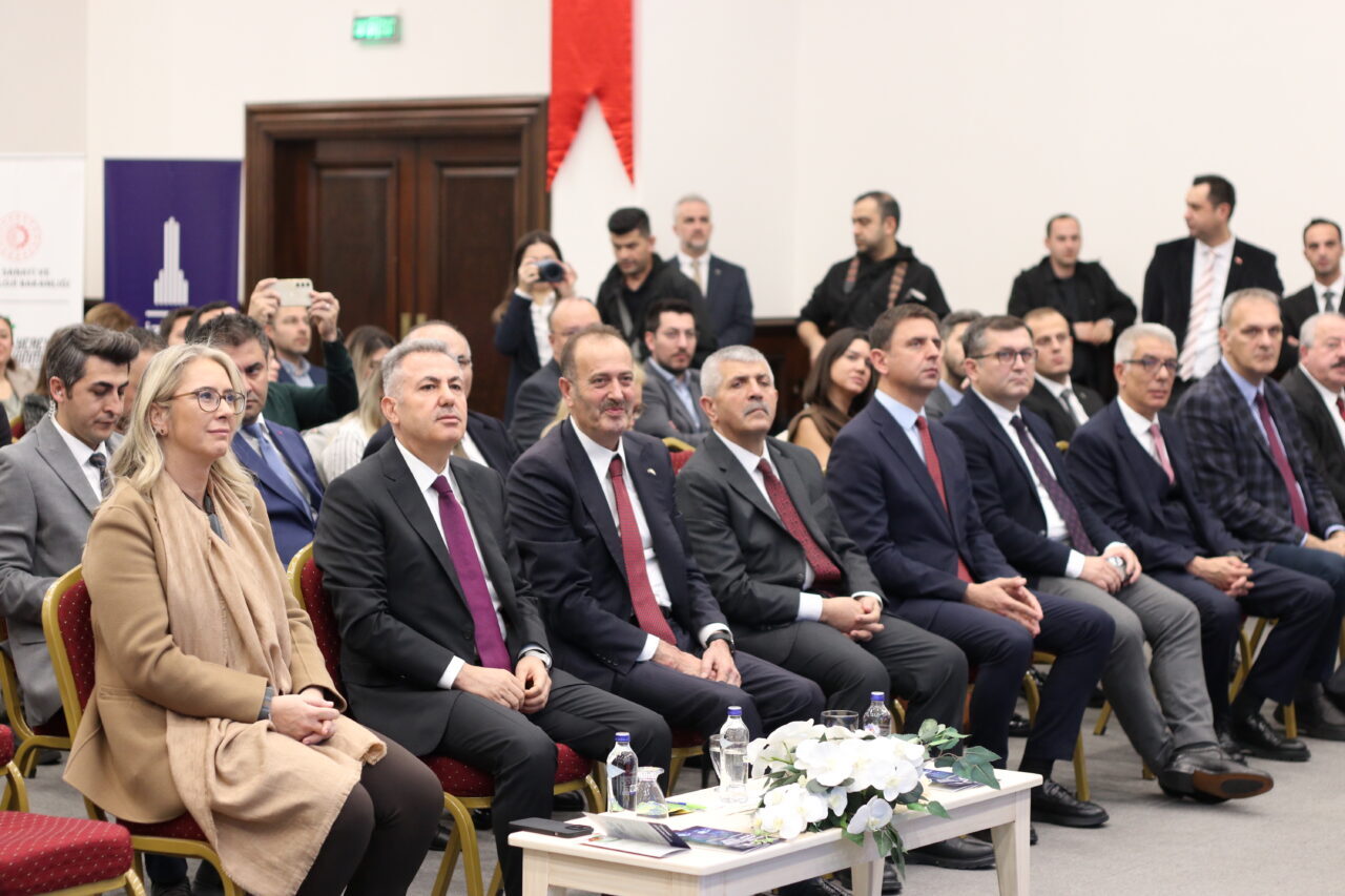 - Vali Süleyman Elban:
- "Merkezde, şirketlerin karbon ayak izini azaltmayla
