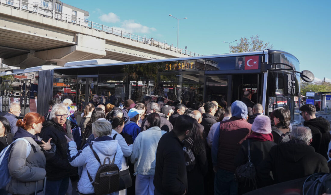 İZMİR (AA) – İzmir'in Bornova ilçesinde metronun raydan çıkması nedeniyle
