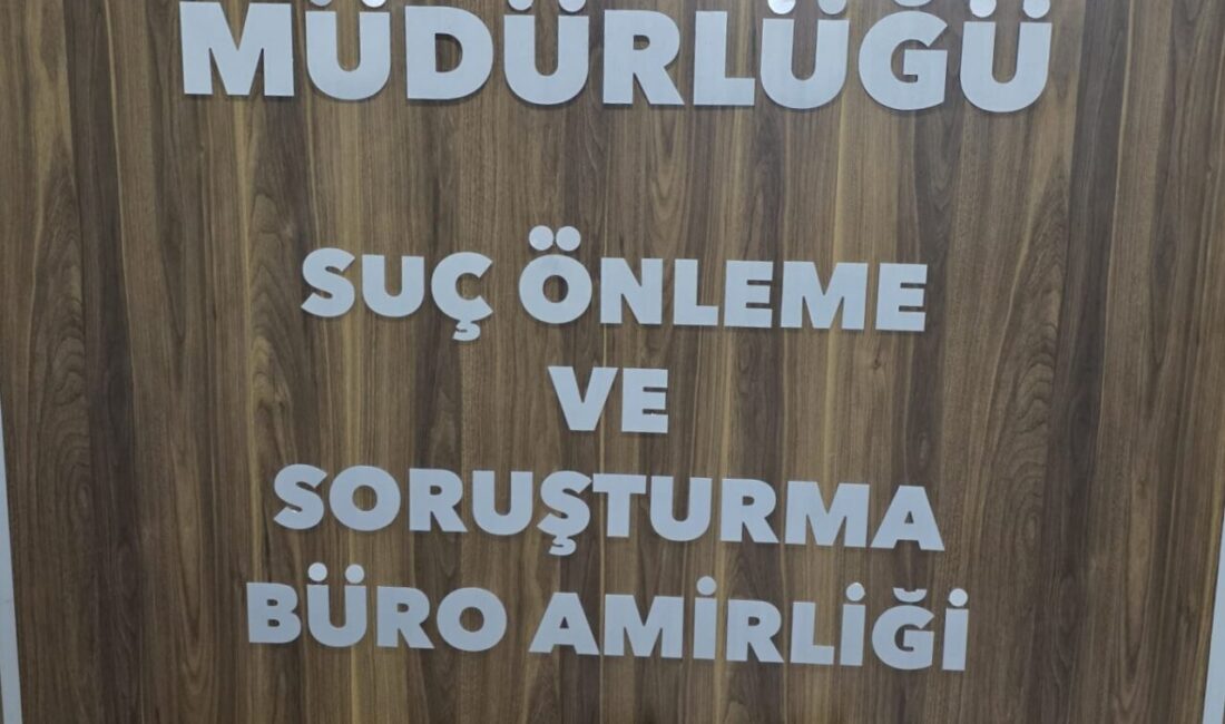 İZMİR (AA) – İzmir'in Gaziemir ilçesinde ruhsatsız tüfek, şarjör ve