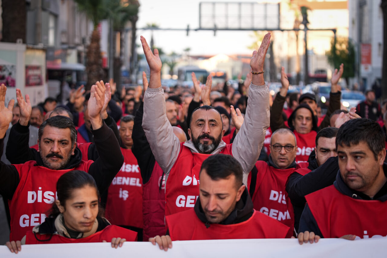 İZMİR (AA) – İzmir'de Büyükşehir Belediyesinin iştirak şirketleri İZELMAN, İZENERJİ