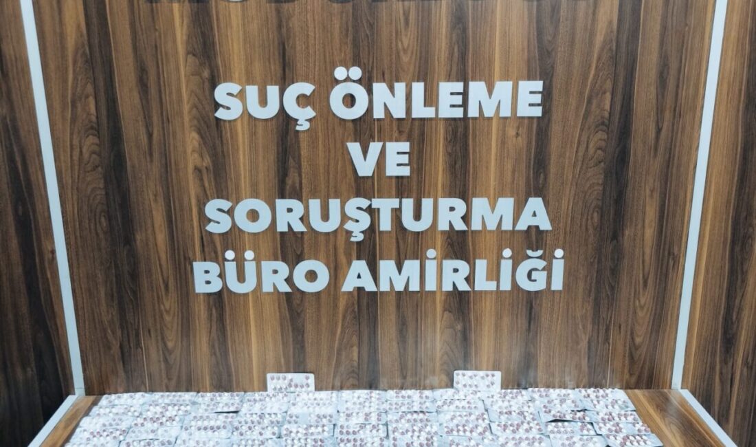 İZMİR (AA) – İzmir'in Gaziemir ilçesinde uyuşturucu madde ticareti yaptıkları
