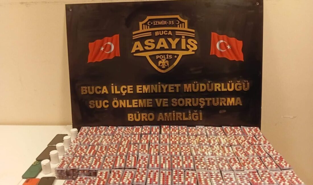 İZMİR (AA) – İzmir'in Buca ilçesinde düzenlenen uyuşturucu operasyonunda 2