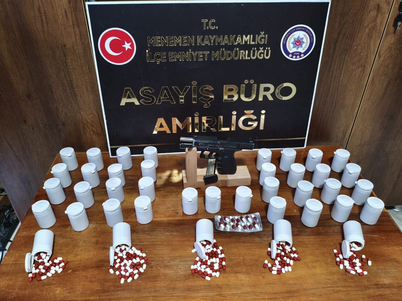 İZMİR (AA) – İzmir'in Menemen ilçesinde düzenlenen uyuşturucu operasyonunda yakalanan