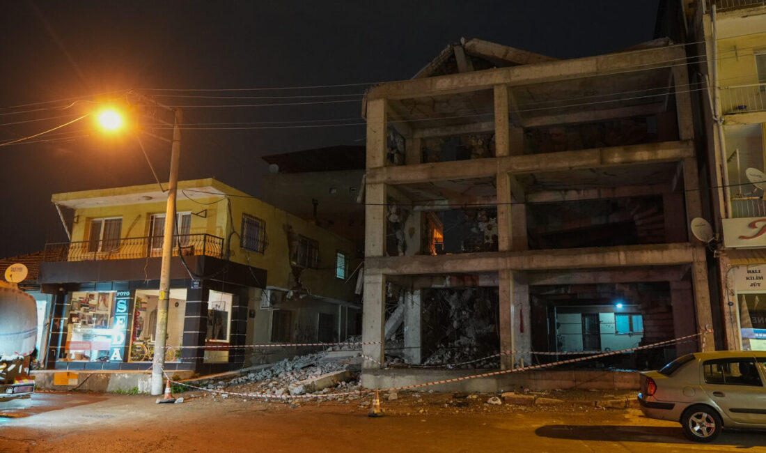 İZMİR (AA) – İzmir'in Bayraklı ilçesinde, inşaat halindeki bir apartmanın